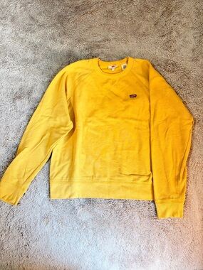 LEVI’S WOMEN’S CREWNECK SWEATER